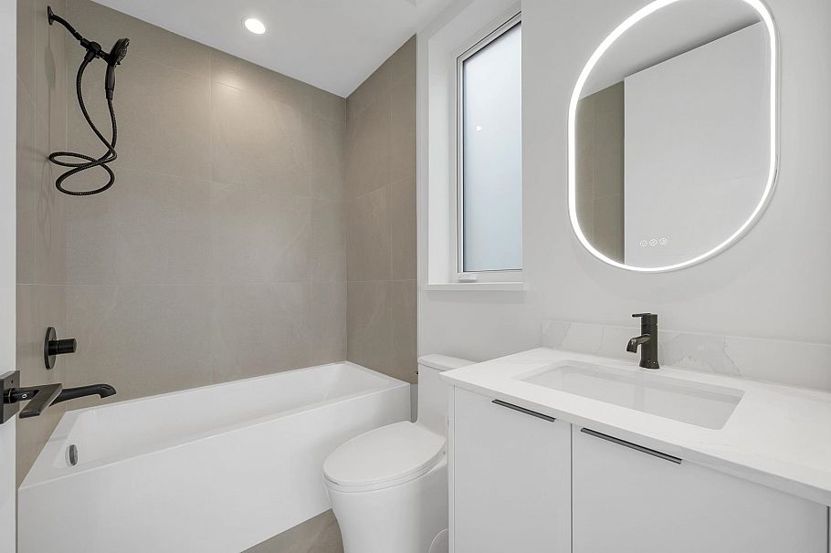 2 4023 W 18th Avenue Vancouver, BC - 27