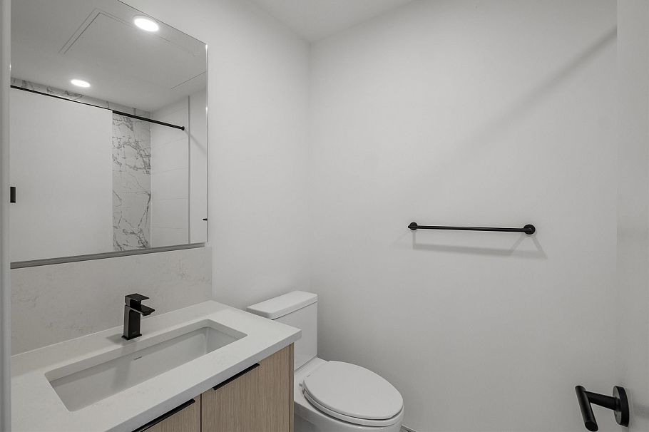 553 422 E 3rd Street North Vancouver, BC - 11