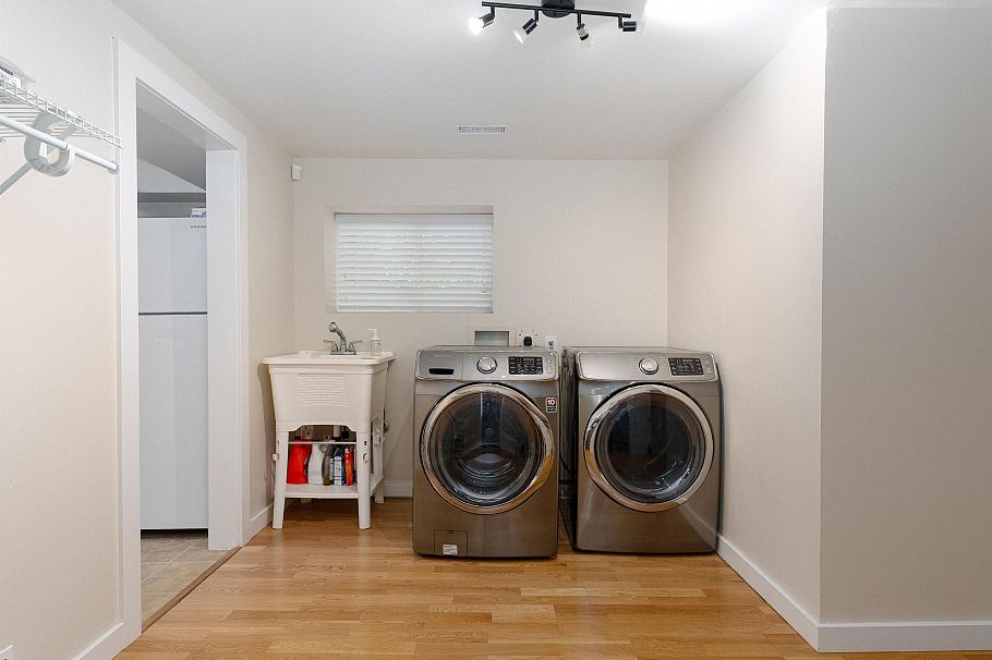 799 Plymouth Drive North Vancouver, BC - 35