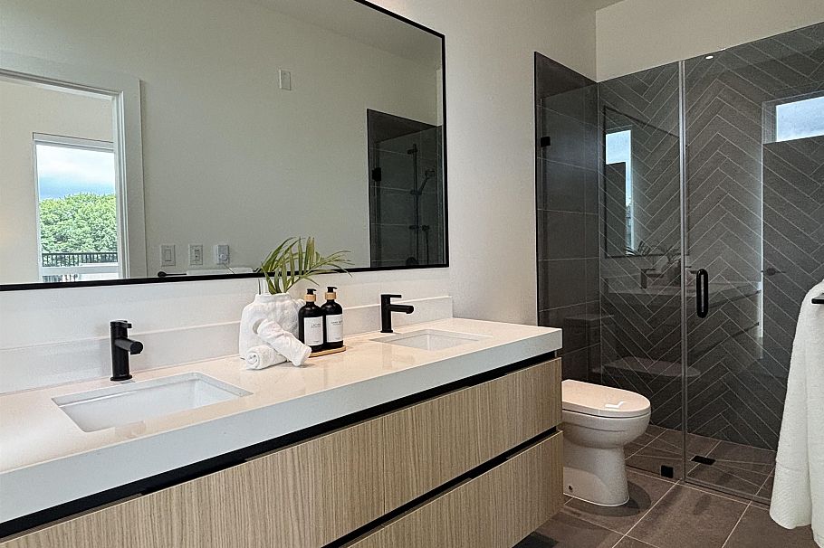 601 2235 E Broadway Vancouver, BC - 5