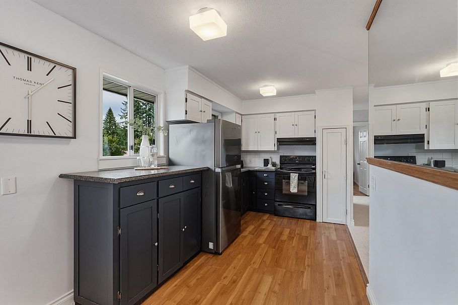 1323 E 29th Street North Vancouver, BC - 9