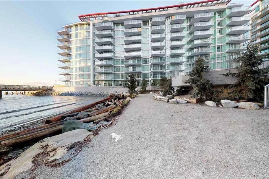 204 175 Victory Ship Way North Vancouver, BC - 34