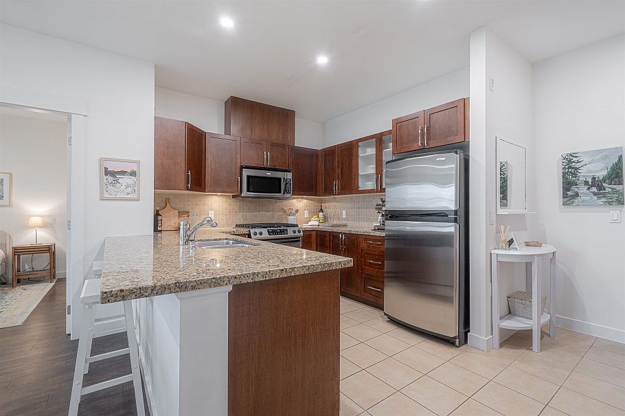 110 1468 St. Andrews Avenue North Vancouver, BC - 9