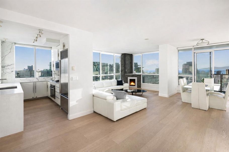 3501 1328 W Pender Street Vancouver, BC - 1