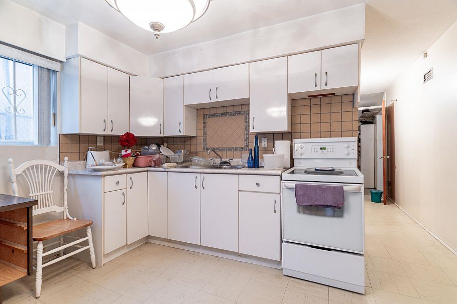 2740 E 2nd Avenue Vancouver, BC - 21