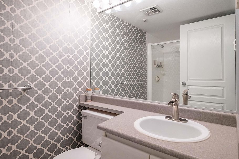 101 8460 Jellicoe Street Vancouver, BC - 22