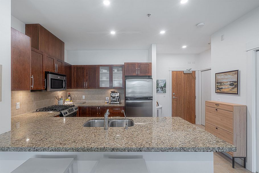 110 1468 St. Andrews Avenue North Vancouver, BC - 11