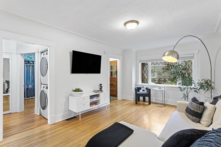 3716 W 30th Avenue Vancouver, BC - 3