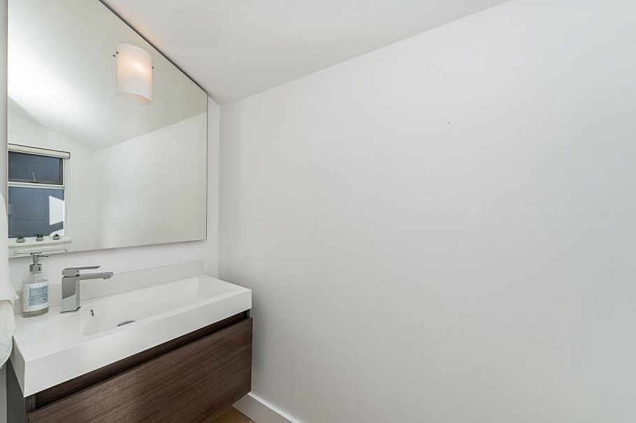 3988 Parkway Drive Vancouver, BC - 16