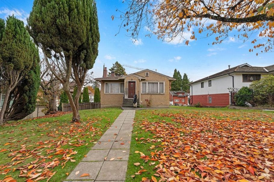 4868 Commercial Street Vancouver, BC - 2