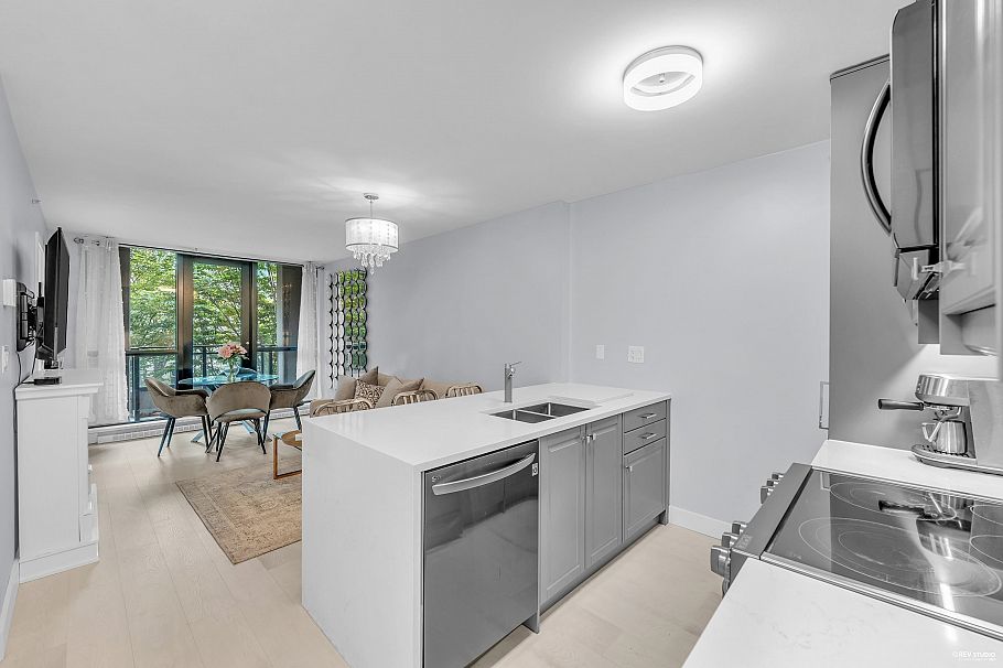 410 909 Mainland Street Vancouver, BC - 2