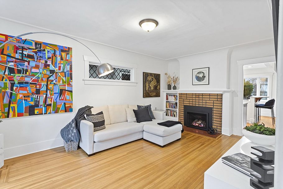 3716 W 30th Avenue Vancouver, BC - 9