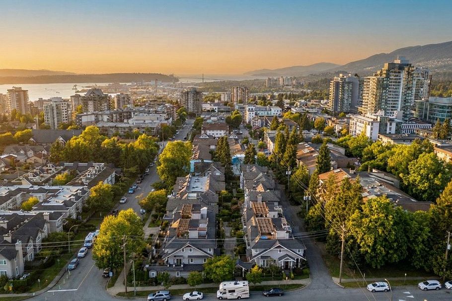 1117 St. Andrews Avenue North Vancouver, BC - 27