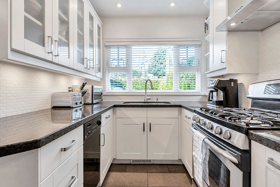 3955 Dunbar Street Vancouver, BC - 14