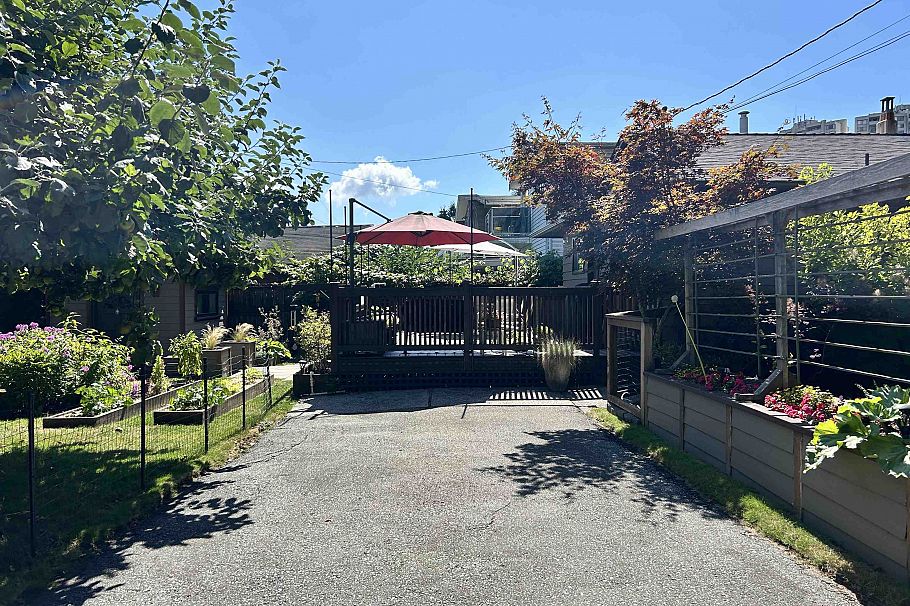 1798 Garden Avenue North Vancouver, BC - 18