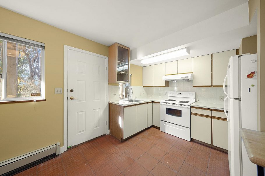 3206 E 25th Avenue Vancouver, BC - 28