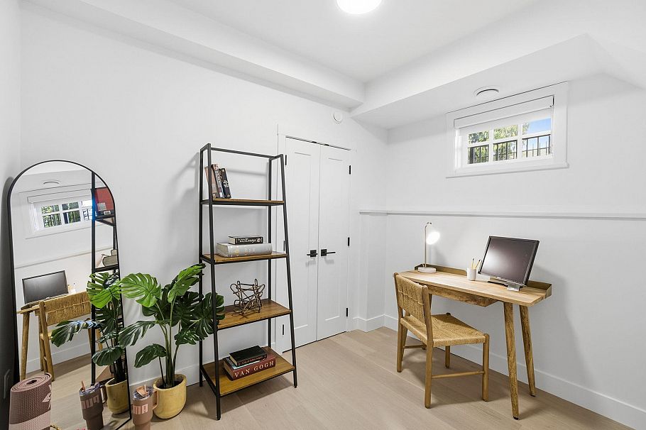 1081 Semlin Drive Vancouver, BC - 12