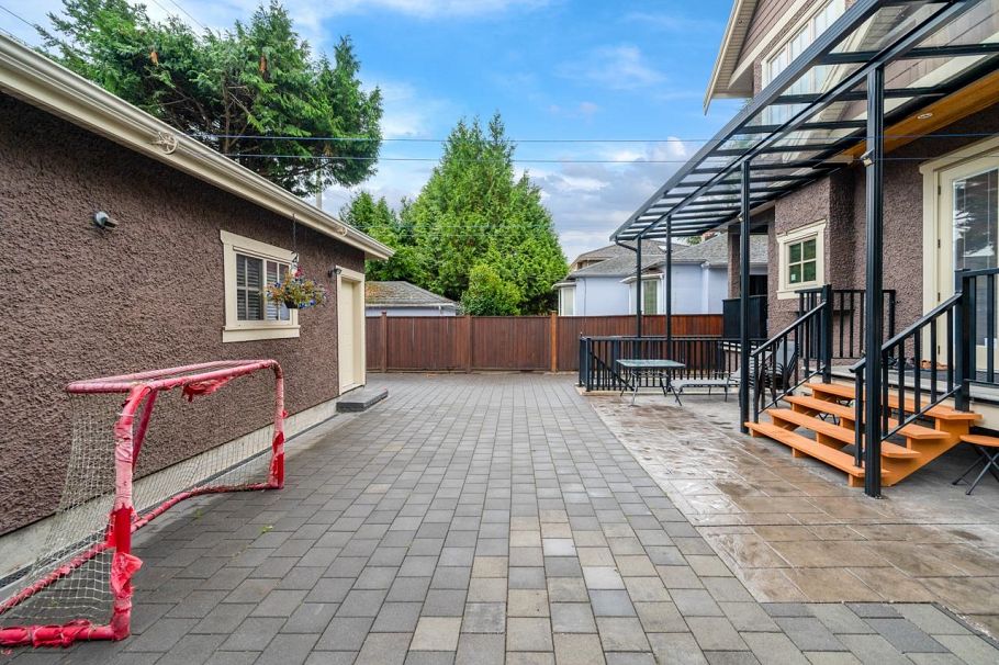 7130 Granville Street Vancouver, BC - 26