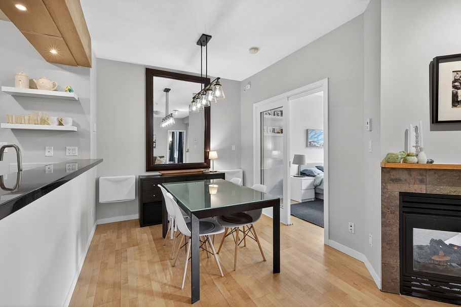 222 560 Raven Woods Drive North Vancouver, BC - 3