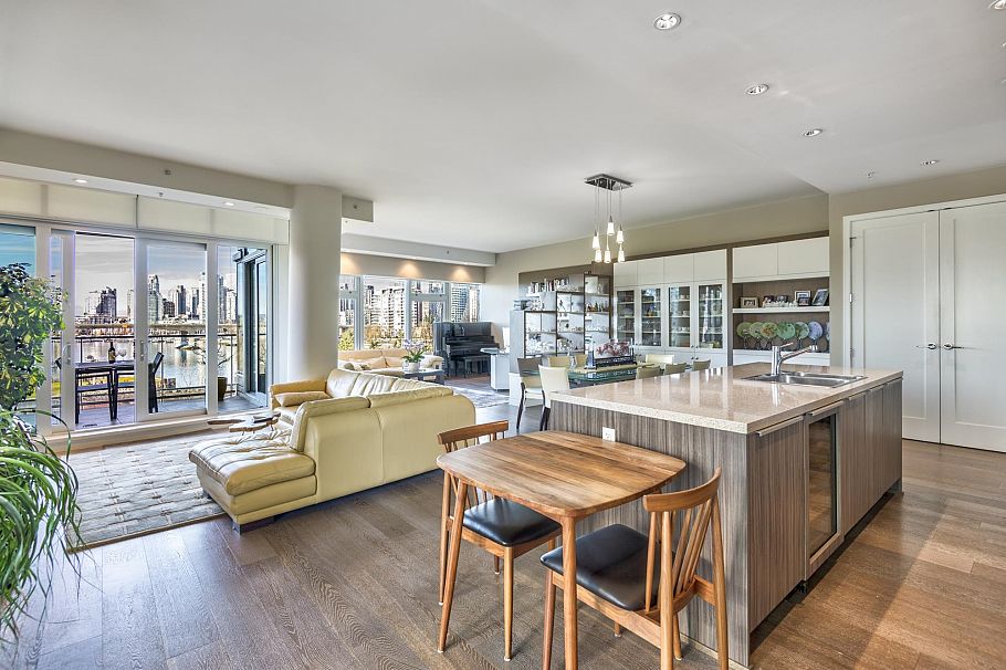 504 181 Athletes Way Vancouver, BC - 19