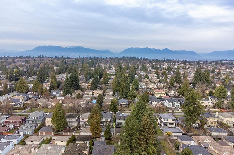 1420 W 53rd Avenue Vancouver, BC - 32