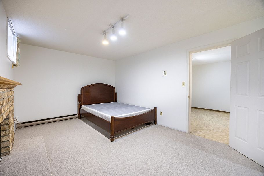 2063 W 47th Avenue Vancouver, BC - 37