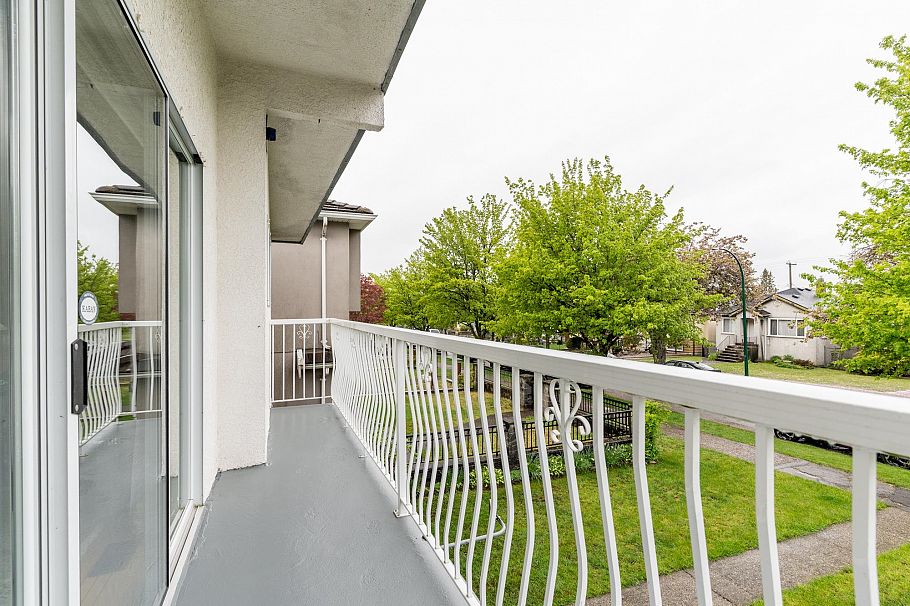 2740 E 2nd Avenue Vancouver, BC - 27