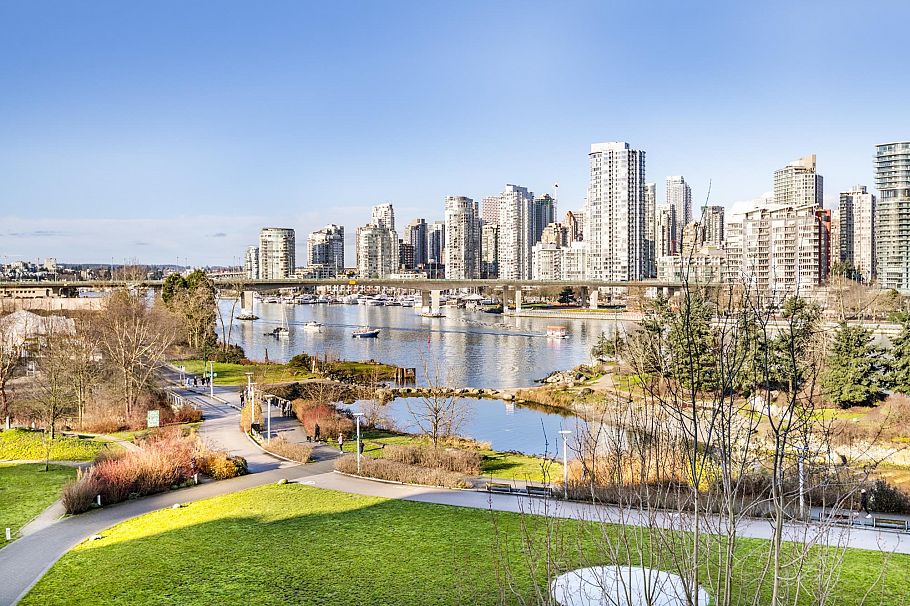 504 181 Athletes Way Vancouver, BC - 10