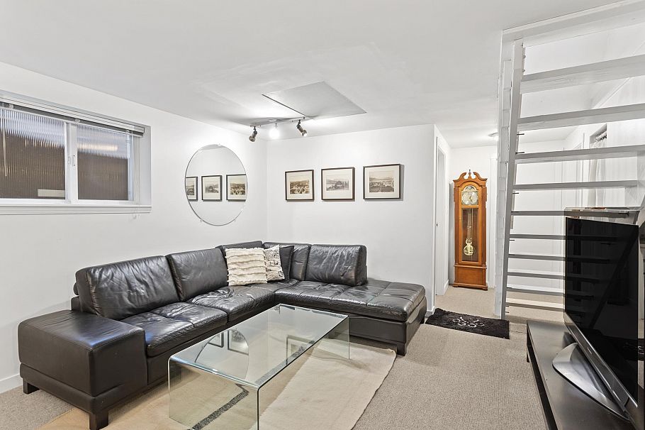 3716 W 30th Avenue Vancouver, BC - 30