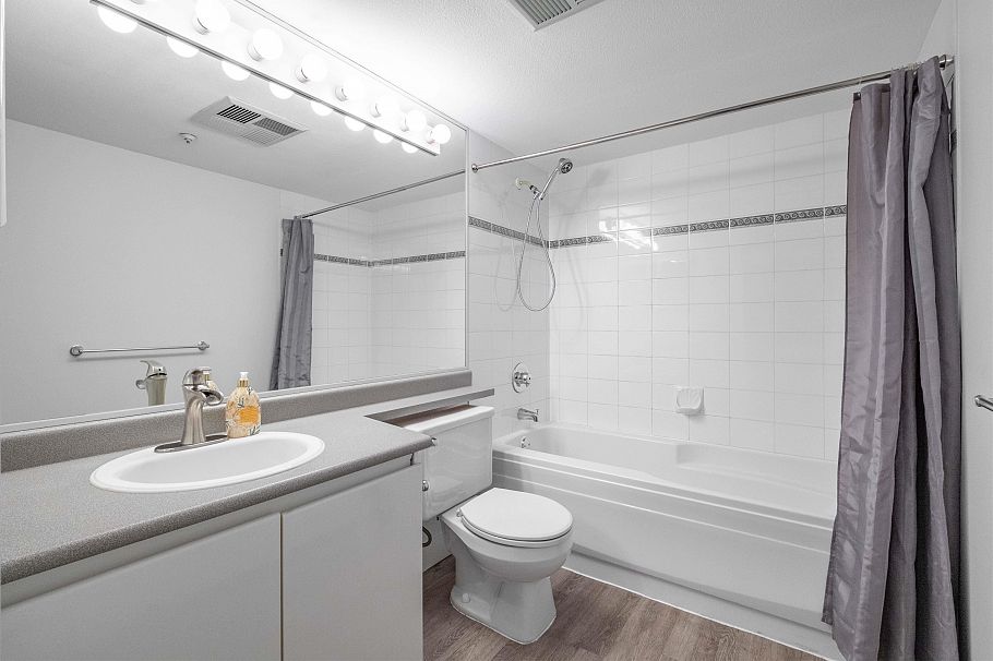 101 8460 Jellicoe Street Vancouver, BC - 20