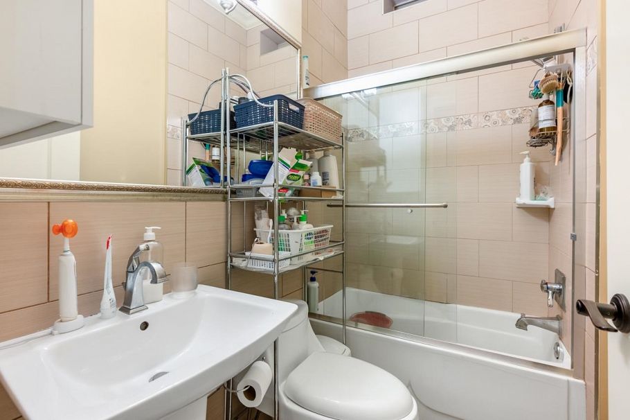 7130 Granville Street Vancouver, BC - 23