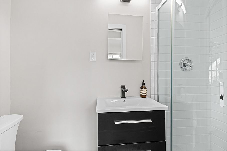 3099 W 6th Avenue Vancouver, BC - 21