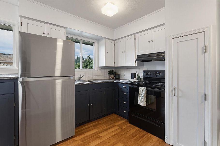 1323 E 29th Street North Vancouver, BC - 7
