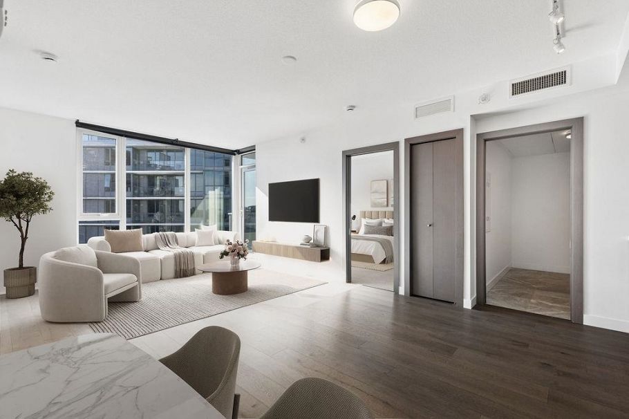 1751 38 Smithe Street Vancouver, BC - 2