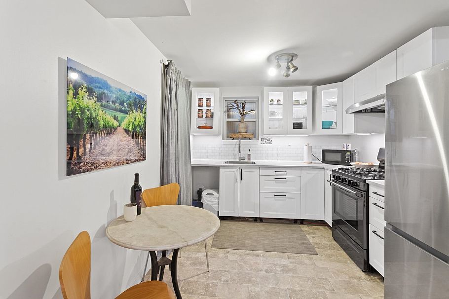 3716 W 30th Avenue Vancouver, BC - 31