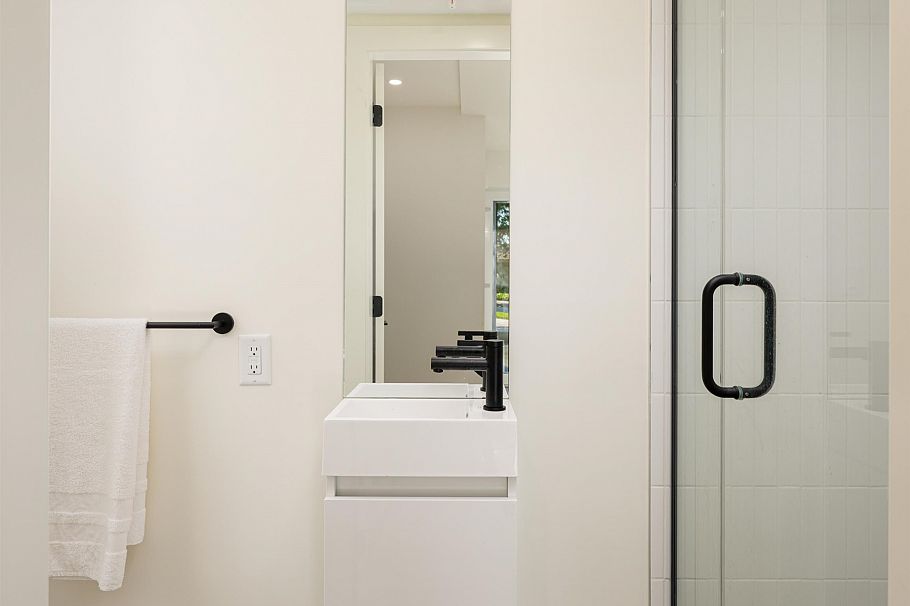 TH6 324 E Ridgeway Avenue North Vancouver, BC - 32