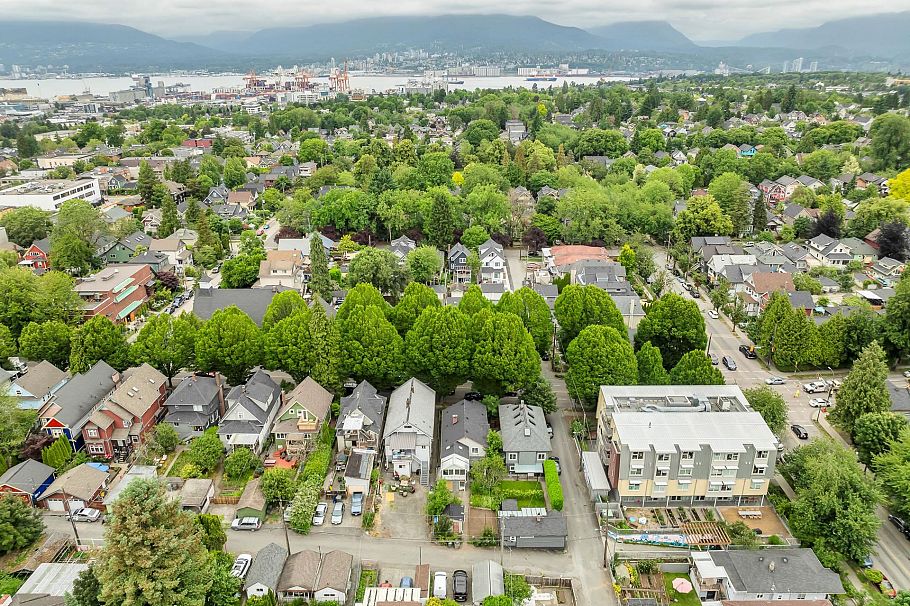 1836 E 1st Avenue Vancouver, BC - 39