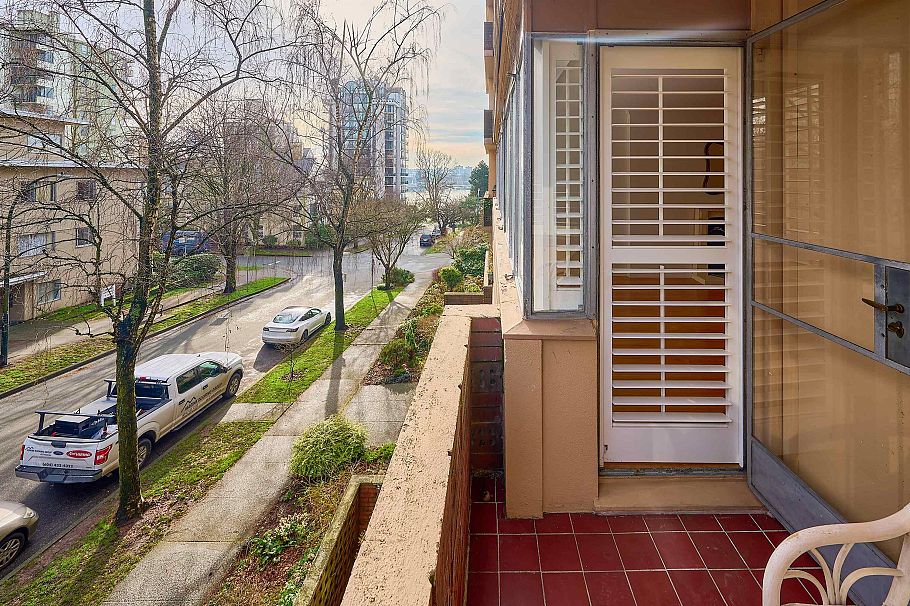 302 1315 Cardero Street Vancouver, BC - 22