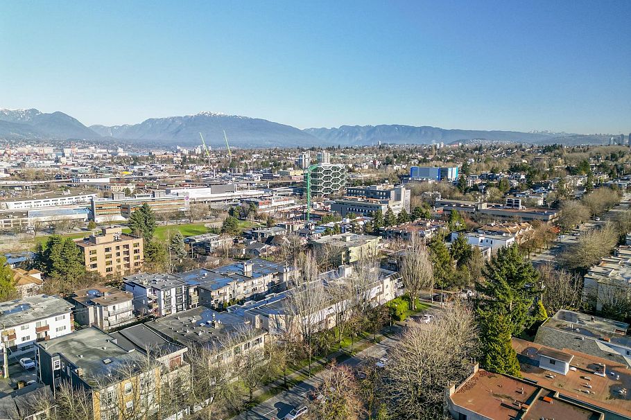 303 975 E Broadway Vancouver, BC - 31