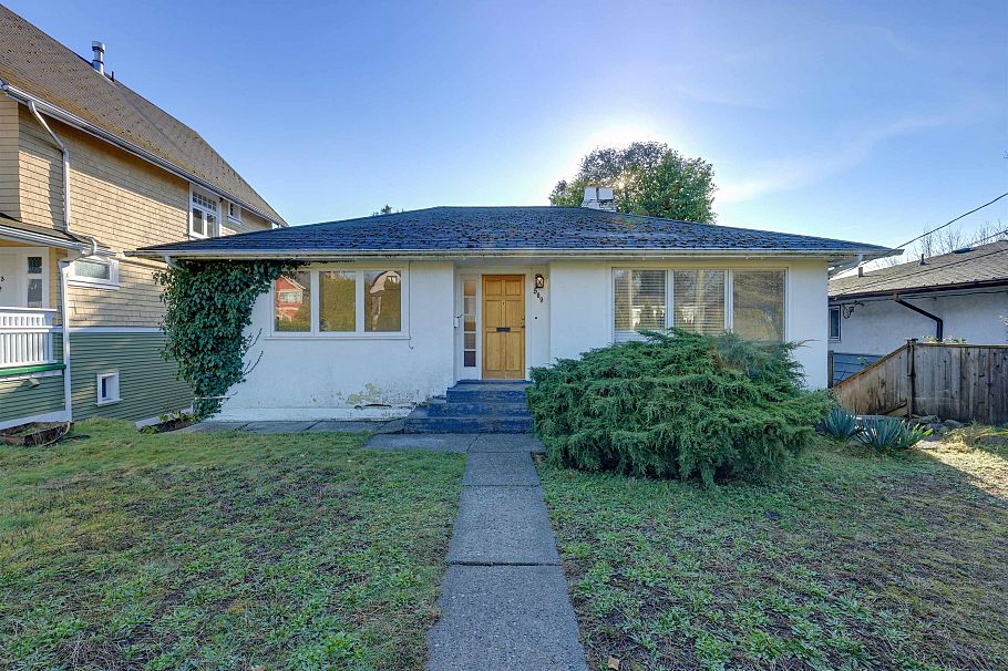 509 E Keith Road North Vancouver, BC - 1