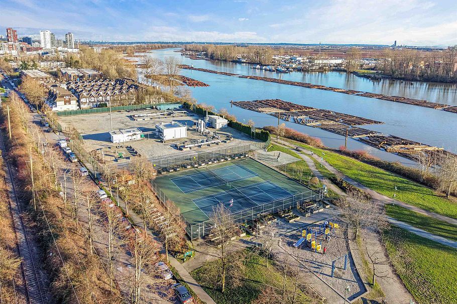 1 8581 Jellicoe Street Vancouver, BC - 39