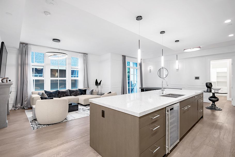 204 1009 Laurier Avenue Vancouver, BC - 9