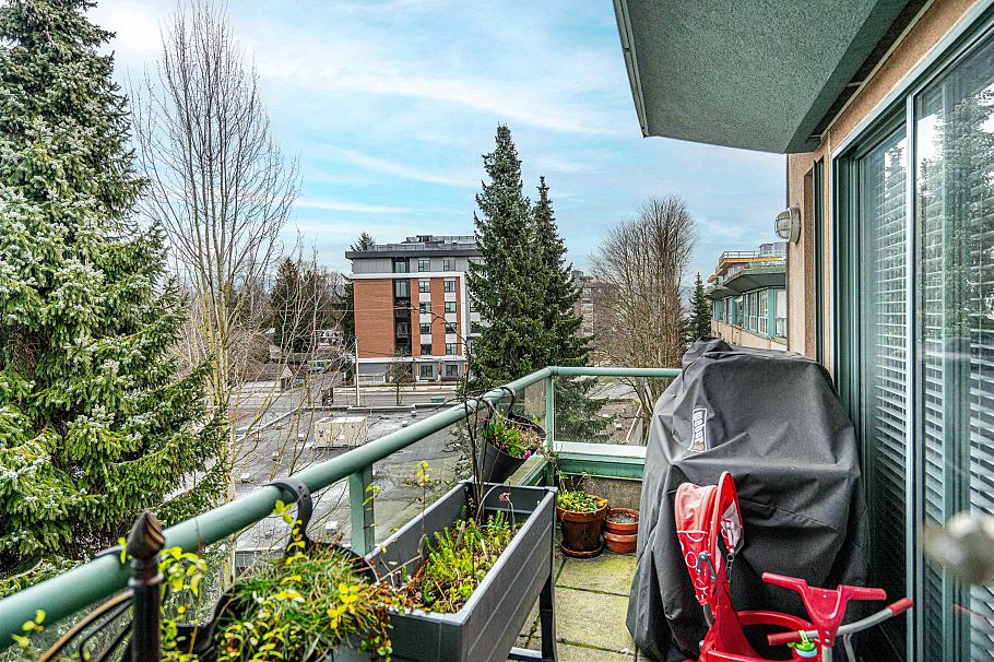 P02 223 Mountain Highway North Vancouver, BC - 25