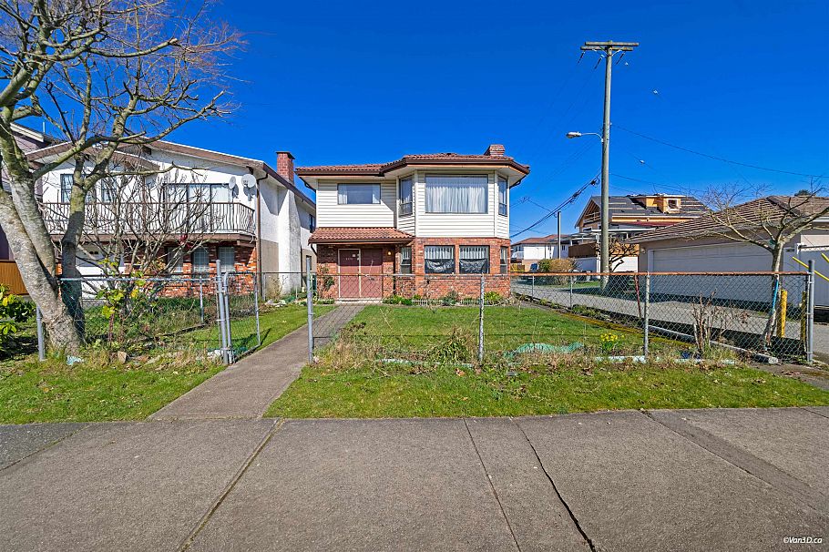 2175 E 54th Avenue Vancouver, BC - 32