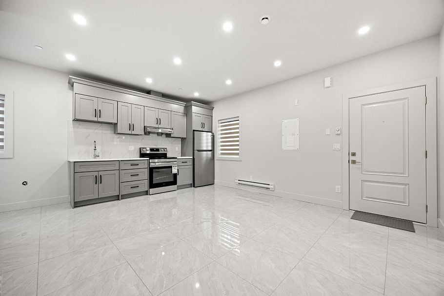 3015 E 19th Avenue Vancouver, BC - 32