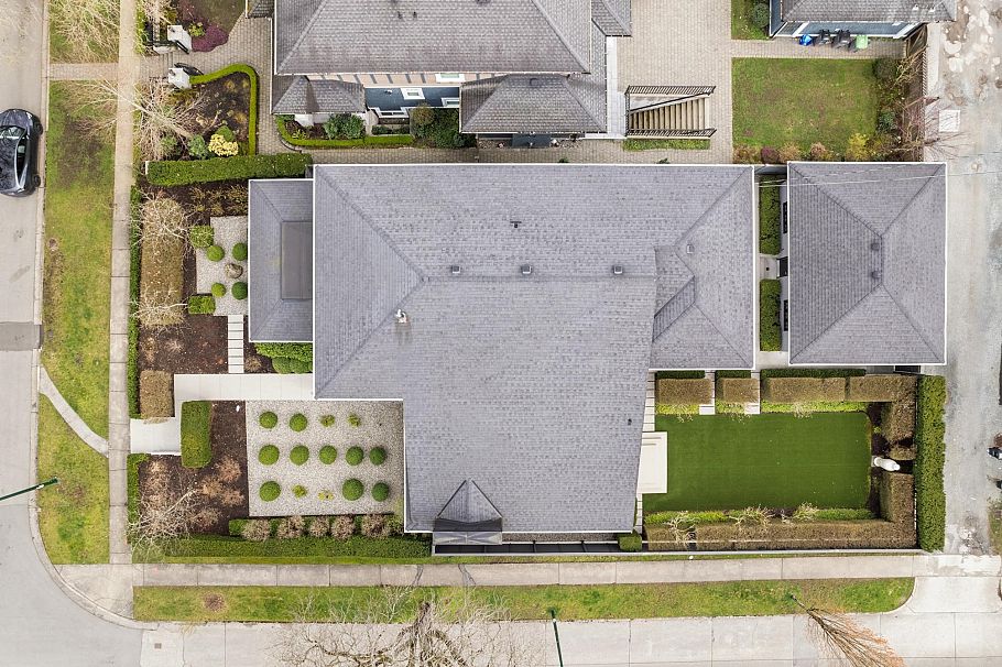 2496 W 36th Avenue Vancouver, BC - 34