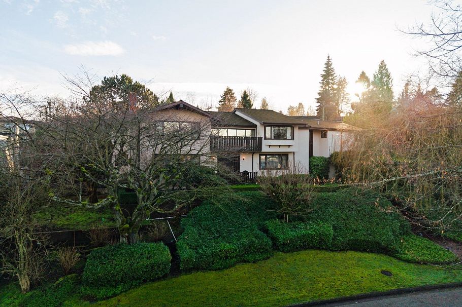 2296 W 32nd Avenue Vancouver, BC - 9