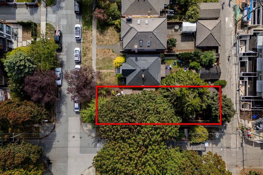 970 W 64th Avenue Vancouver, BC - 3