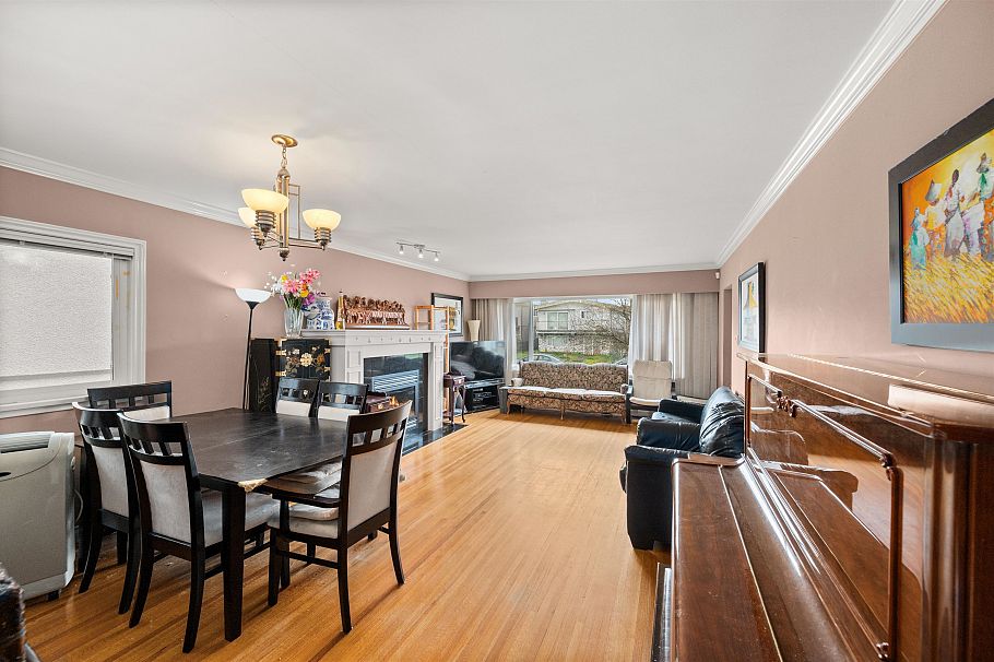 2625 E 21st Avenue Vancouver, BC - 9