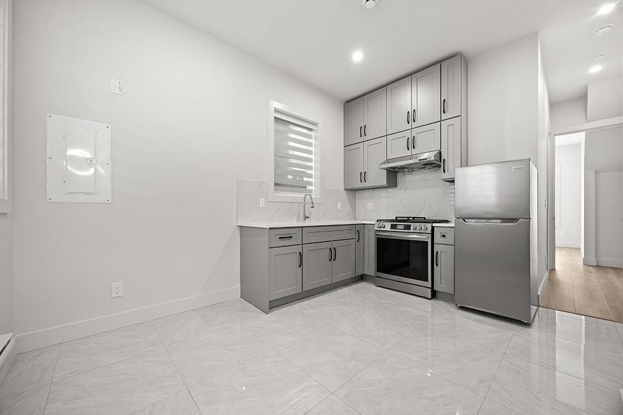 3015 E 19th Avenue Vancouver, BC - 27